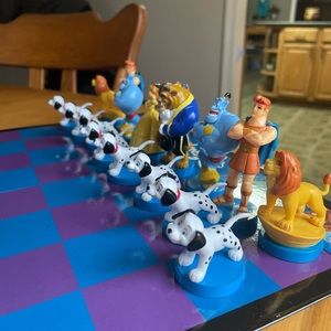 Disney Chess Set Collectors Edition Heroes & Villains Hand Painted Pieces 000I